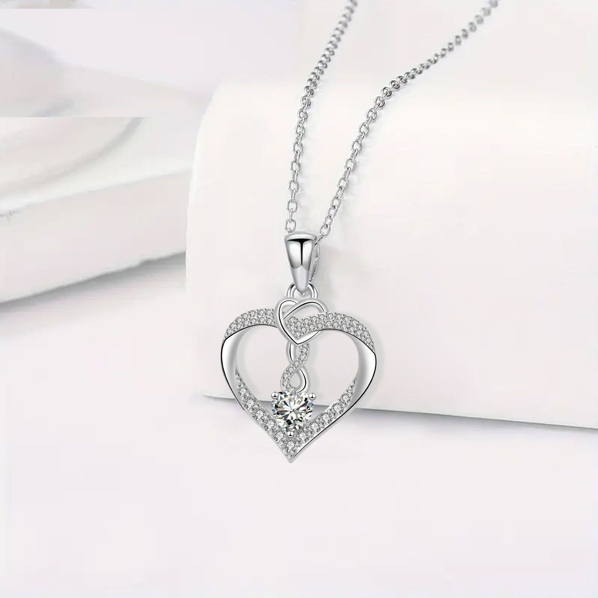 Fashion European And American Style Heart-shaped Pendant Necklace Elegant High-grade Jewelry For Women