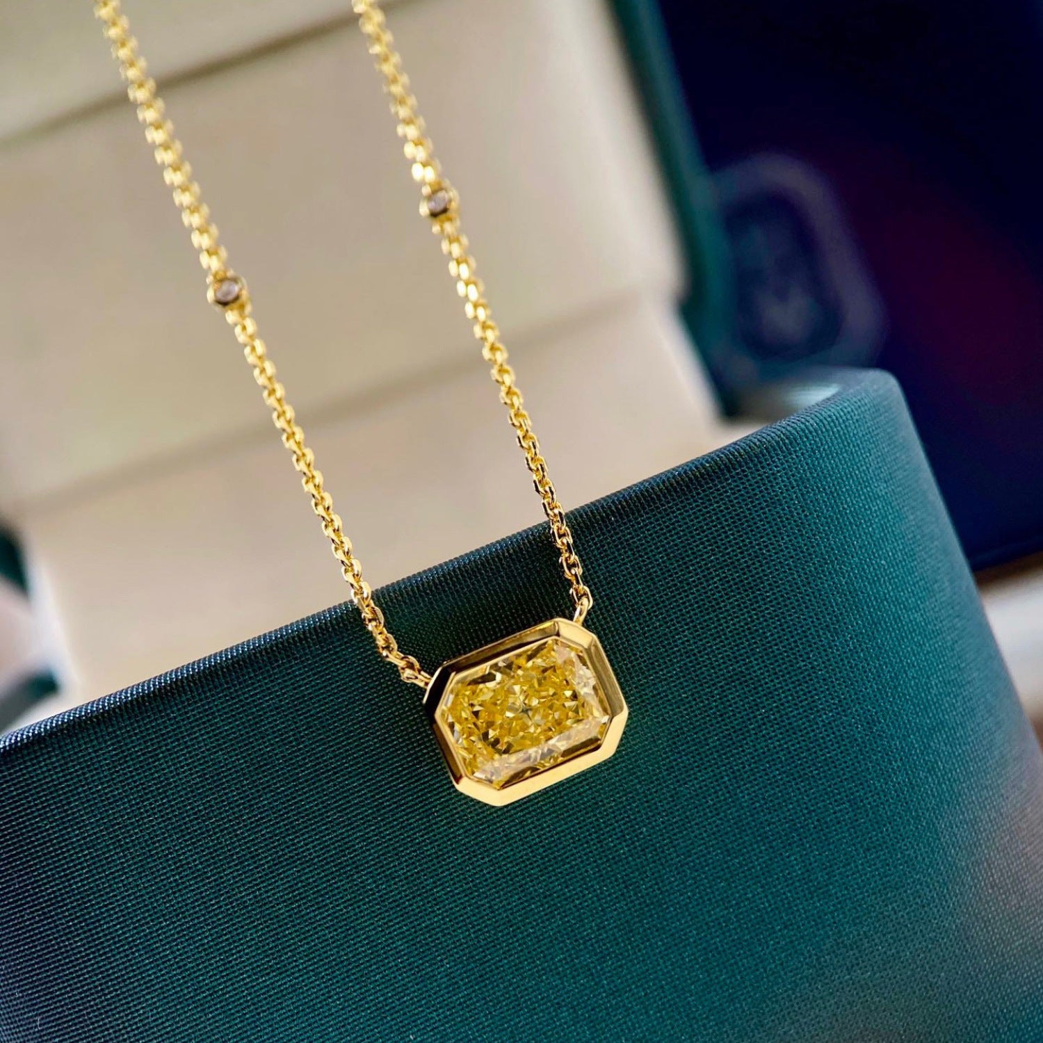 Geometric Diamond-studded Women's Money Jewelry