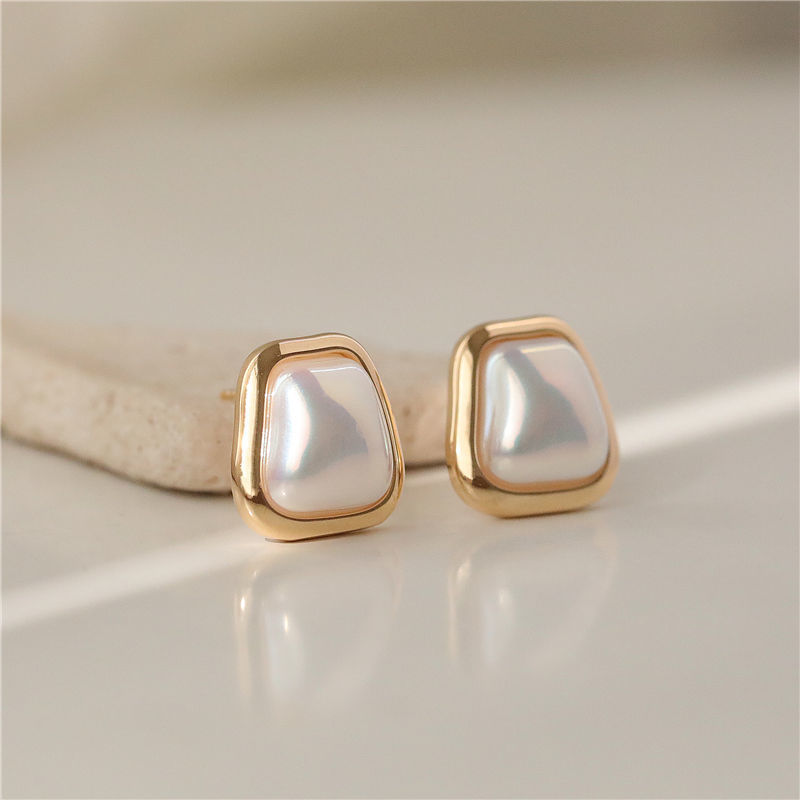 High-grade Earrings French Korean Style Vintage Pearl New Earrings Graceful Online Influencer Elegant Silver Stud Earrings Women