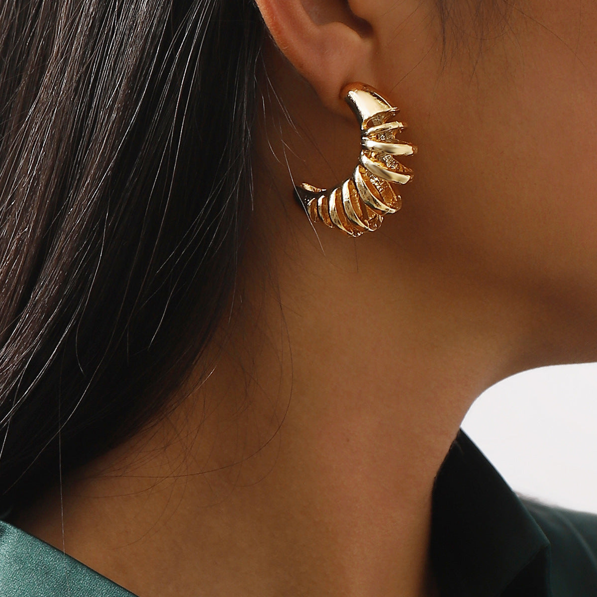 Cold Style Retro Hollow Stud Earrings Women