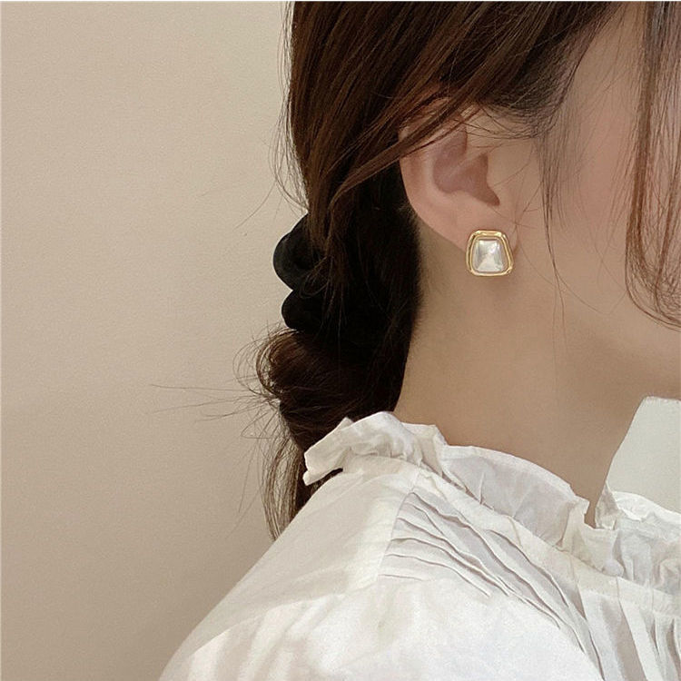 High-grade Earrings French Korean Style Vintage Pearl New Earrings Graceful Online Influencer Elegant Silver Stud Earrings Women